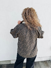 Load image into Gallery viewer, Wild Card Leopard Pattern Short Puff Sleeve Half-Zip Top Multicolor Band Collar