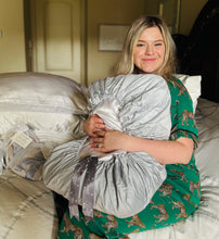 Load image into Gallery viewer, Face Secret Hotel Travel Slipover Pillowcase