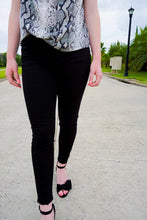 Load image into Gallery viewer, Lauren Kancan Black Ankle Distressed Mid Rise Jeans