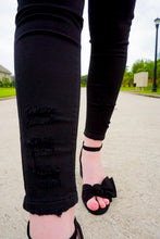 Load image into Gallery viewer, Lauren Kancan Black Ankle Distressed Mid Rise Jeans