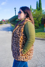 Load image into Gallery viewer, Reversible Leopard &amp; Taupe Vest